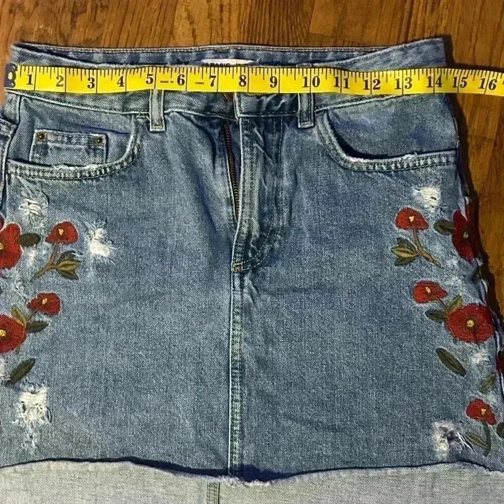 Zara Basics Denim Floral Embroidered Mini Jean Skirt, Sizeβ XS - Picture 3 of 6